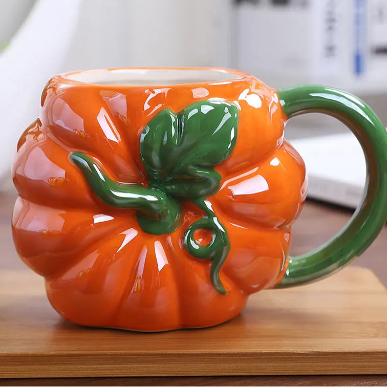 Colorful Fruit Ceramic Mug: Strawberry & Pineapple Fun for Kids and Coffee Lovers!